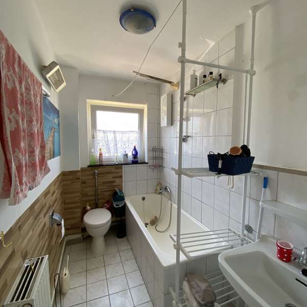 *** frische 2-Zimmer-Wohnung - frisch in Renovierung - mit Balkon - Gartenmitbenutzung ***