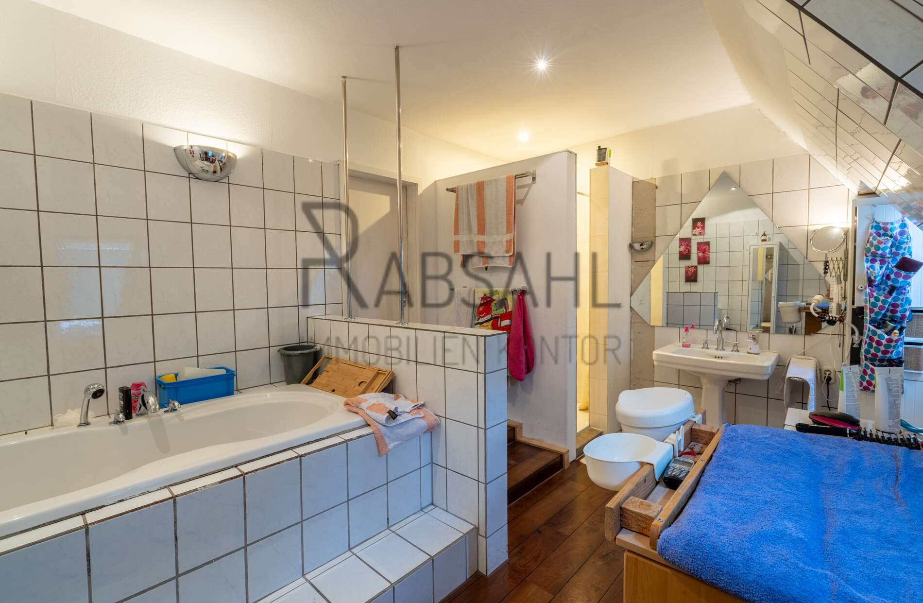 Immobilie in Harsefeld - Schöner Reiterhof mit Niedersachsenhaus, Paddocktrail und 4 Wohneinheiten & 7ha arrondiertem Land - Bild 1