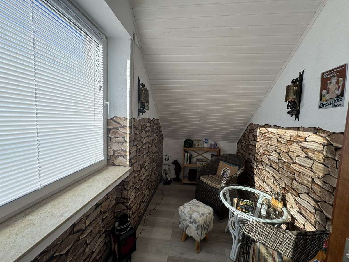 Immobilie in Dorsten - Gepflegte 2-Zimmer-Dachgeschosswohnung mit Stellplatz in ruhiger Lage von Rhade - Bild 0