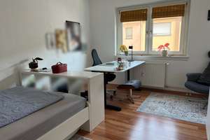 2-Zimmer-Wohnung mit renovierter Küche und Badezimmer