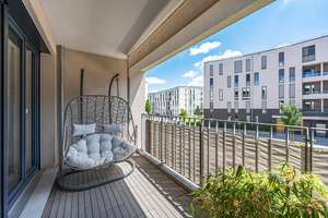 Hochwertige und junge 3 Zi.-Wohnung mit Ost-Süd Balkon und Einbauküche