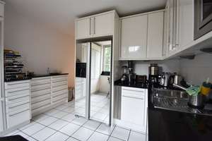 40 qm Terrasse! 4-Zimmer-Wohnung  mit EBK, Kamin & Doppelgarage für gehobene Ansprüche – Niederrheinstraße 16a, 40474 Stockum, Düsseldorf – Vorschaubild 11