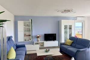 Helle, exklusive 4, bzw. 3,5  Zimmer Wohnung mit Aufzug , Balkon , Tiefgarage und EBK ! – Kirchhausener Straße 4, 74078 Frankenbach, Heilbronn – Vorschaubild 6