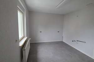 Helle 3-Zimmer-Wohnung mit Loggia und Wohnküche im beliebten Karlsruhe-Weiherfeld – Feldberstraße 2, 76199 Weiherfeld-Dammerstock, Karlsruhe – Vorschaubild 3