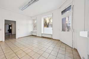 4-Zimmer-Erdgeschosswohnung in begehrter Lage von Bad Cannstatt – Die vollständige Adresse der Immobilie erhältst du vom Anbieter., 70372 Kurpark, Stuttgart – Vorschaubild 3