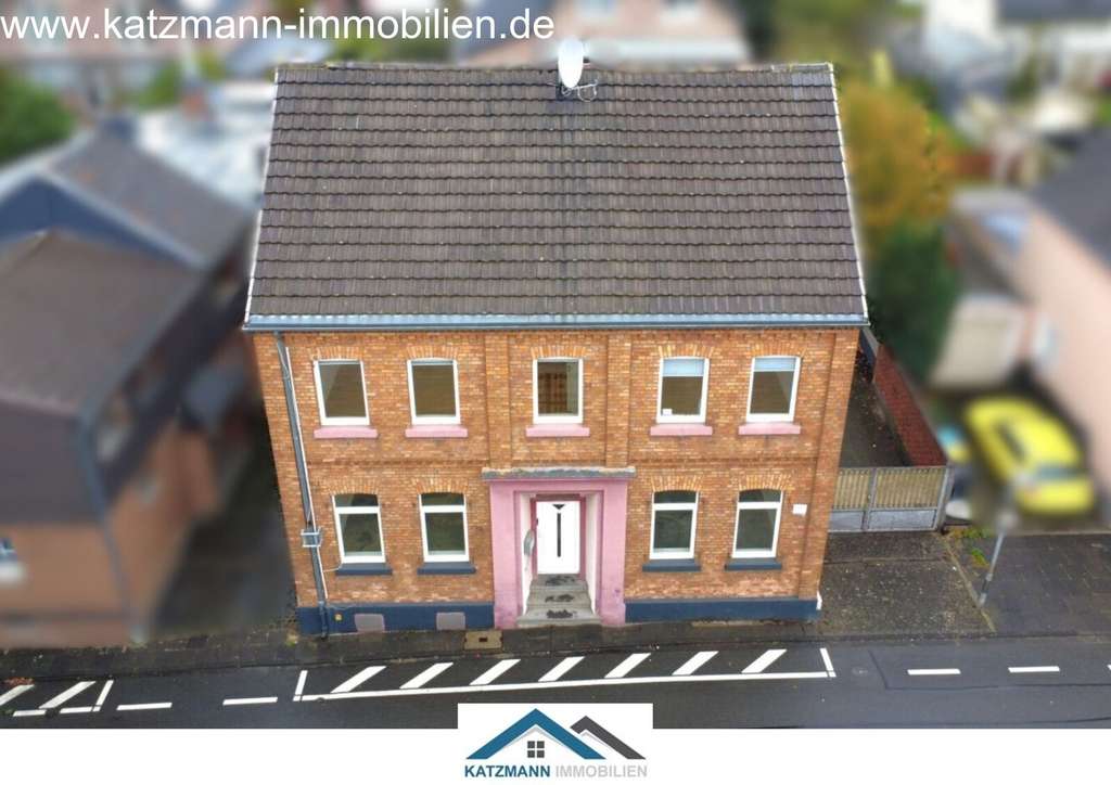 Büro-/Wohnhaus inkl. Anbau u. großen Innenhof zu verkaufen