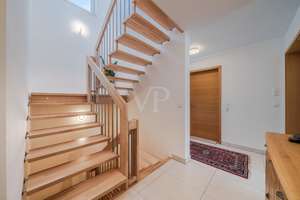 Stilvolles Effizienzhaus KfW55 mit Sauna, EBK, Garage und Gartenidylle in begehrter Lage – Die vollständige Adresse der Immobilie erhältst du vom Anbieter., 61250 Usingen – Vorschaubild 10