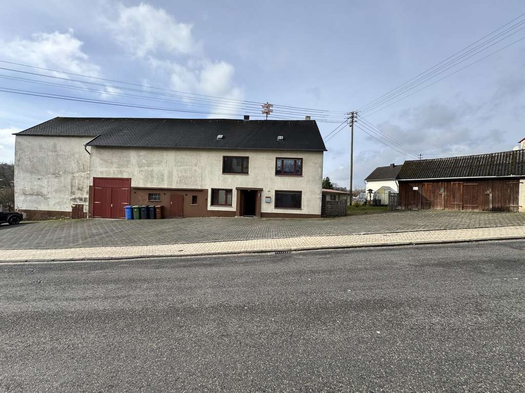 Immobilie in Dürrholz - Ihr Garten Eden! Bauernhaus mit 3.359 m² Grundstück, Nebengebäuden & Platz für Tiere und Hobby - Bild 2