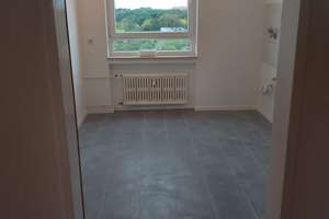 Ansprechende 3-Zimmer-Wohnung mit Balkon in Duisburg – Weissdornstraße 26, 47269 Großenbaum, Duisburg – Vorschaubild 7