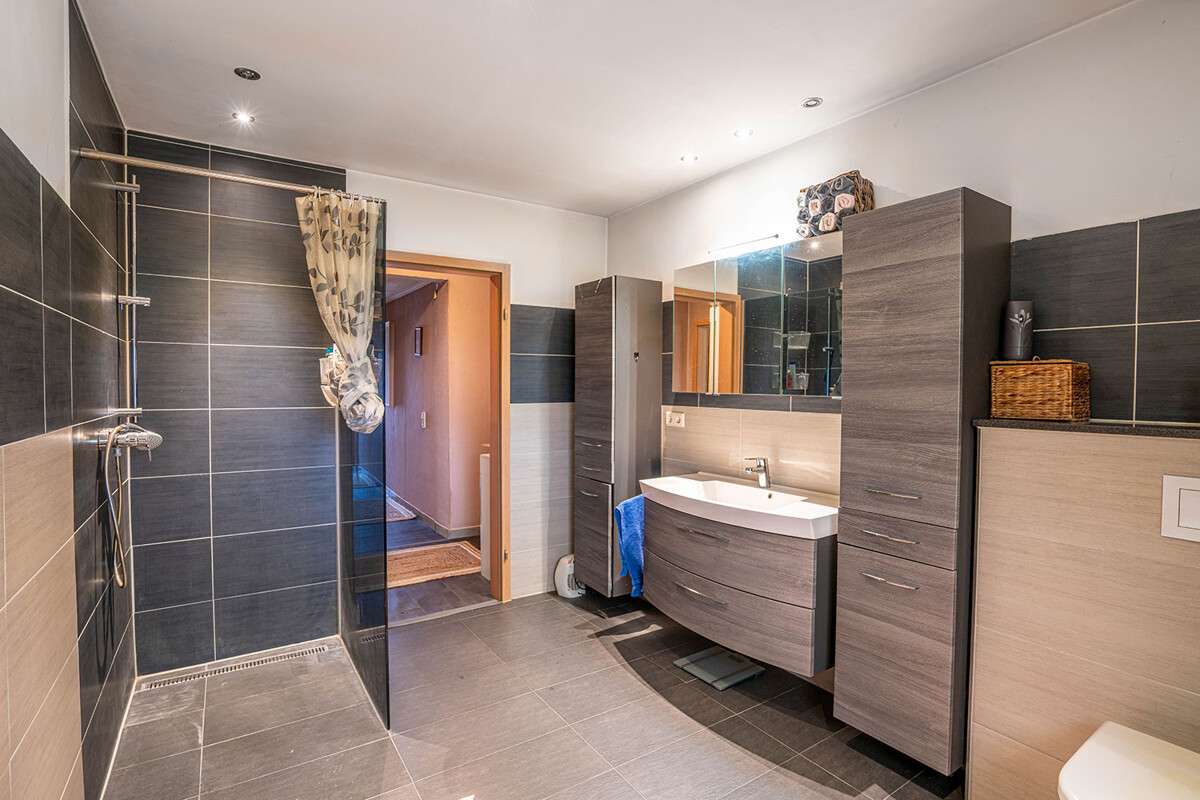 Immobilie in Bedburg - Historisches Wohnhaus anno 1860 mit modernem Anbau, Kamin & Entwicklungspotenzial - Bild 4