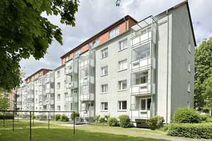Erstbezug nach Sanierung: Moderne 3-Zimmer-Wohnung mit Tageslichtbad und Südbalkon
