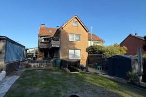 2-Fam.-Haus mit ca. 184 m² Wohn-Nutzfläche! Heute günstig einsteigen, das 1. OG sofort nutzen!