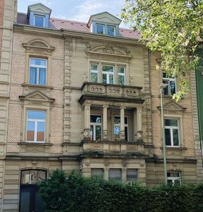 Renditestarkes historisches Stadthaus mit weiterem Entwicklungspotential