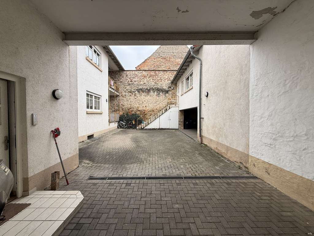 Immobilie in Freinsheim - Kapitalanlage oder Feriendomizil ? 
Kleine, feine Wohnung mitten in der Altstadt von Freinsheim! -  - Bild 1