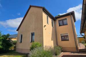 Sehr schönes Einfamilienhaus mit kleinem Gästehaus in sehr ruhiger Wohnlage! – Die vollständige Adresse der Immobilie erhältst du vom Anbieter., 6774 Friedersdorf – Vorschaubild 2