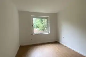 **Helle 2-Zimmer-Wohnung im Erdgeschoss mit Balkon** – Vennhauser Allee 12, 40229 Düsseldorf – Vorschaubild 2
