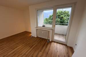 Lichtdurchflutete 2-Zi.-Wohnung (5. OG) mit Loggia & neuer EBK  in Köln-Grengel – Akazienweg 82, 51147 Grengel, Köln – Vorschaubild 7