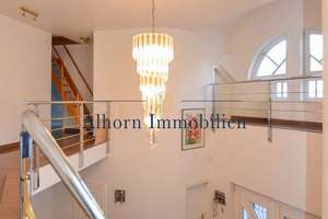 Rissen, Klövensteen: Zauberhafte Twin-Villa mit Türmchen, Kamin, Pool, Sonnenterrassen u. Garage...! – Die vollständige Adresse der Immobilie erhältst du vom Anbieter., 22559 Rissen, Hamburg – Vorschaubild 11