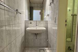 Erdgeschosswohnung im Zweifamilienhaus mit eigenem Eingang, Indoor-Pool, Sauna und Garten – Liebermannstr. 5, 44795 Weitmar-Mitte, Bochum – Vorschaubild 26