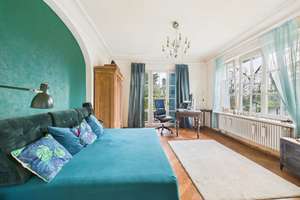 Charmantes Altbau-Erdgeschoss mit Holzdielen und gemütlichem Innenhof !