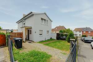 Freistehendes Einfamilienhaus mit großem Grundstück und Gestaltungspotenzial in Leverkusen-Opladen – 51379 Opladen, Leverkusen – Vorschaubild 2