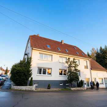 Renditestarkes 3-Familienhaus mit Gewerbeanbau