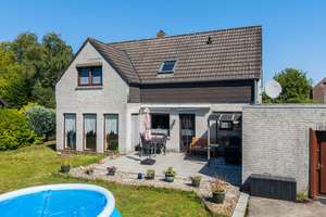 Ein Zuhause mit Potenzial – familienfreundliches Einfamilienhaus mit Garten und Carport. Obj. 10070 – Die vollständige Adresse der Immobilie erhältst du vom Anbieter., 26188 Edewecht – Vorschaubild 3