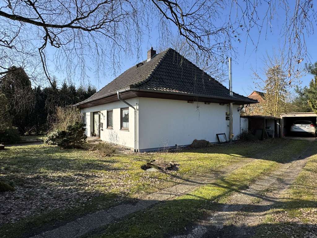 Immobilie in Wienhausen - Bungalow auf großem Grundstück - Bild 1