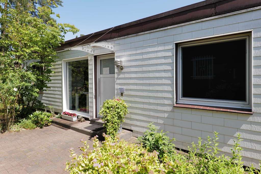 Immobilie in Hambühren - Zwei freistehende Bungalows auf großem Grundstück - Bild 2