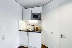 DIE ZIMMEREI | Möbiliertes WG‑Zimmer in Sendling: In U-Bahn- und TUM/LMU-Nähe | Shared Bude – Resi-Huber-Platz 1, 81371 Sendlinger Feld, München – Vorschaubild 2