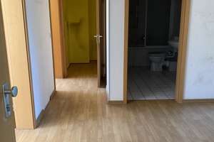 Komfortable 3-Zi Wohnung mit Balkon im Herzen von Neumühl- WBS nötig!! – Lehrerstraße 37b, 47167 Neumühl, Duisburg – Vorschaubild 2