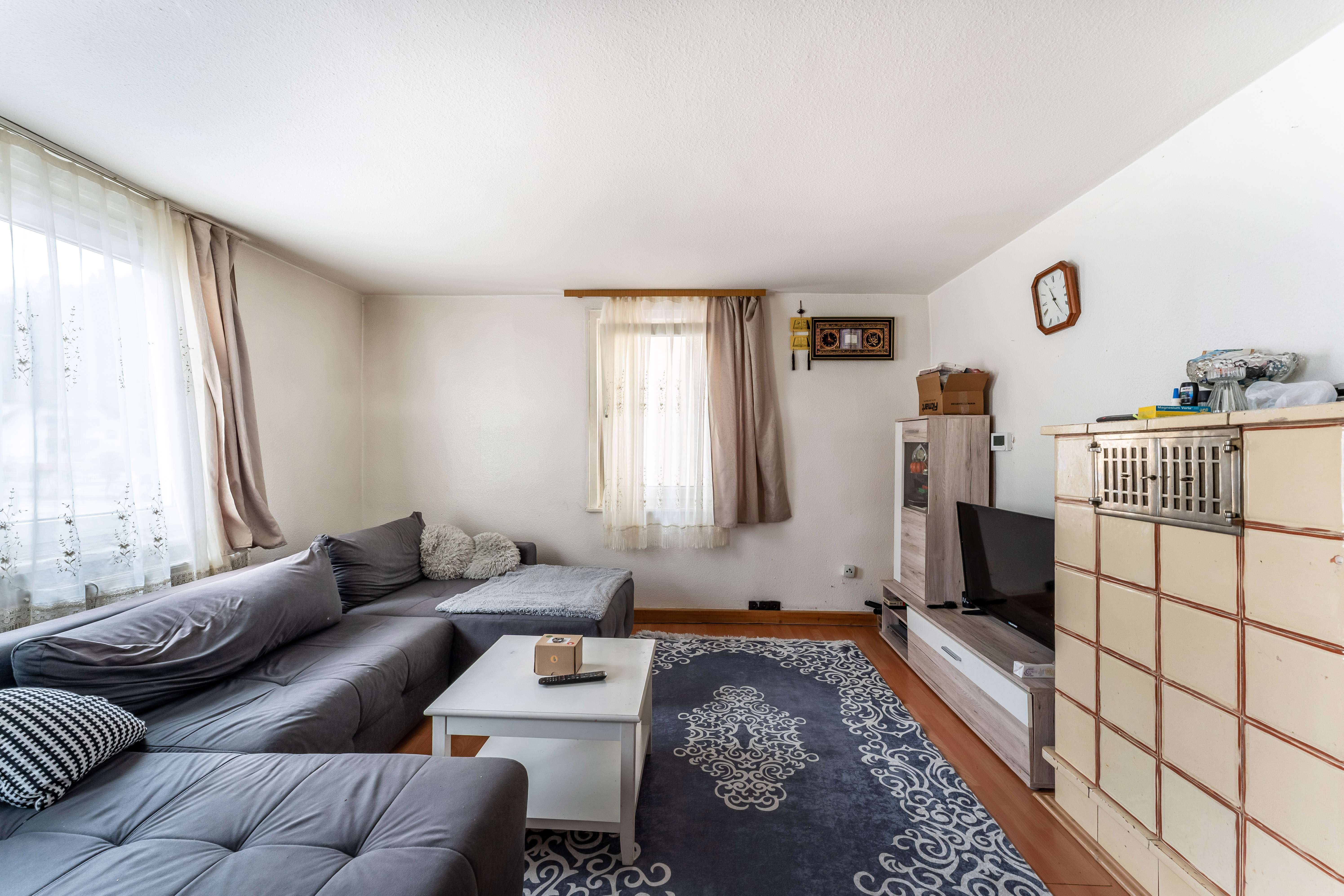 Immobilie in Schramberg - Anlageobjekt mit zwei vermieteten Wohnungen + Ladenlokal und sechs PKW-Stellplätzen - Bild 3