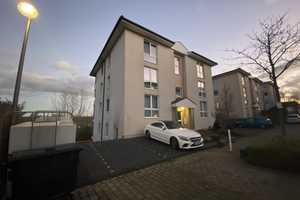 Großzügige & Neuwertige 3 Zimmer Wohnung in grüner Oase mit Autobahn & Bahnhofsanbindung | Balkon