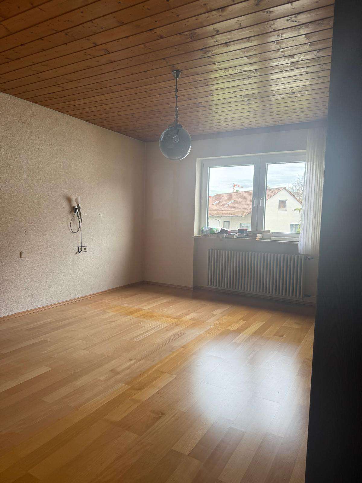 Immobilie in Walzbachtal - Große Wohnung mit Garage & Gartenanteil  4.ZKB + Balkon im schönen Walzbachtal - Bild 0