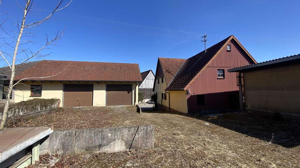 Immobilie in Schramberg - Mehrfamilienhaus mit 4 Einheiten auf großem Grundstück - Bild 2