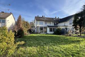 Charmante Doppelhaushälfte mit Ausbaupotenzial  in Köln-Flittard