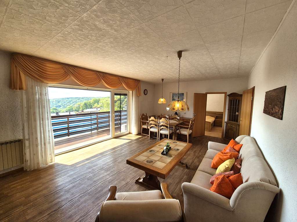 Immobilie in Bexbach - Freistehendes Haus mit ELW in ruhiger Lage von Frankenholz - Bild 1