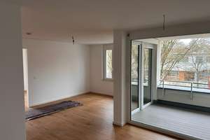 Moderner Zweitbezug mit Loggia