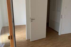 Charmante 2,5-Zimmer-Wohnung mit Balkon in Mainz (TG-Stellplatz & Einbauküche enthalten!!) – Brabarossaring 6e, 55118 Neustadt, Mainz – Vorschaubild 4