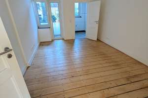 Gemütliche 2-Zimmer-Wohnung mit Dielenboden, modernem Bad und Einbauküche! – Essener Str. 2, 40476 Derendorf, Düsseldorf – Vorschaubild 3