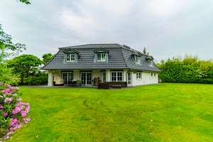 Exklusive Mansarddach-Villa für Gewerbe & Wohnen – Die vollständige Adresse der Immobilie erhältst du vom Anbieter., 25421 Pinneberg – Vorschaubild 1