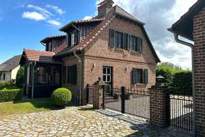 Ihr Rückzugsort im Grünen - Einfamilienhaus mit Einliegerwohnung, Wildkammer und Pool – Groß Quassow 25b, 17237 Userin – Vorschaubild 1