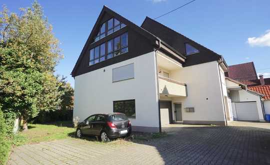 Geräumige 2 Familien-Doppelhaushälfte mit 2 Garagen und 2 Pkw-Stellplätzen in der Ortsmitte