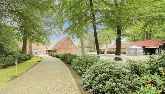 Bild von Schönes Landhaus mit tollem Grundstück, ideal als Familienwohnsitz, gewerblich, oder Pferdeparadies