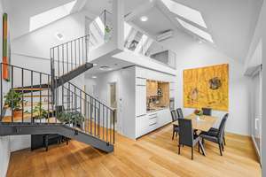 Neuwertig und sofort bezugsfrei | 3,5-Zi-Whg. mit zusätzlichem Arbeitszimmer, Galerie, Sauna und TG