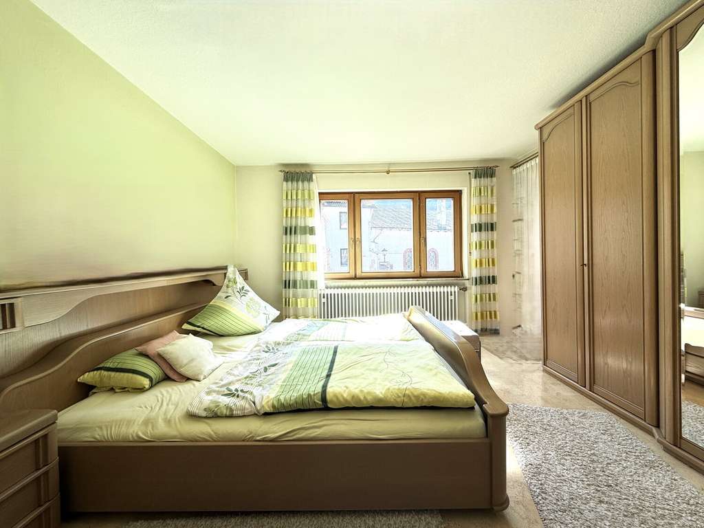 Immobilie in Solnhofen - Zentrale Wohn- und Gewerbeimmobilie mit großzügiger Maisonette-Wohnung - Bild 3