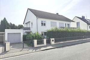 *** Top gepflegtes 3-Familienhaus mit 2 Garagen in ruhiger & grüner Lage *** – Die vollständige Adresse der Immobilie erhältst du vom Anbieter., 63303 Dreieich – Vorschaubild 1