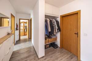 Panoramaaussicht inklusive: Modernisierte 3-Zimmer-Wohnung mit Loggia und Garage – Die vollständige Adresse der Immobilie erhältst du vom Anbieter., 51381 Bergisch Neukirchen, Leverkusen – Vorschaubild 5