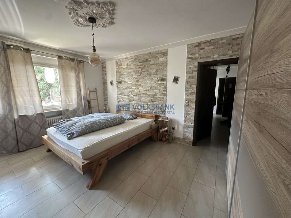 Großzügiges Schlafzimmer