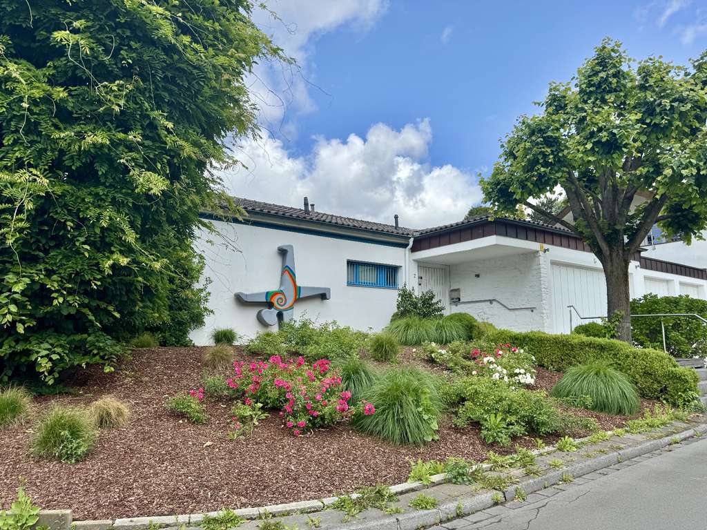 Großzügiger Bungalow in bester Lage von Düsseldorf-Unterbach...